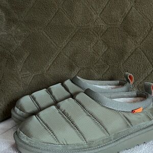 UGG Tasman LTA Slipper Big Kids size 4